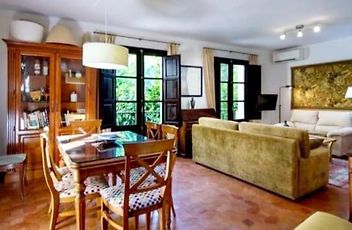 Hotels near Barrio Santa Cruz Seville